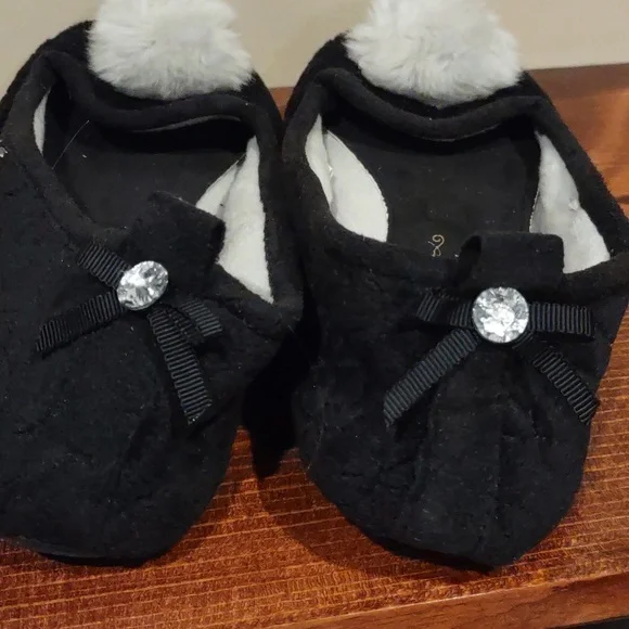 Pretty You London Black and Gray Pom Pom Quilted Slippers, New, Large, 8-9 - Picture 5 of 10